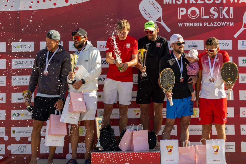 Podium debel męski –Mistrzostwa Polski w Tenisie Plażowym 2025